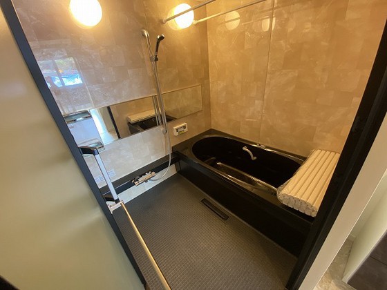 バス・シャワールーム　※別部屋の写真です