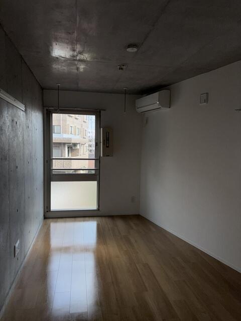 居室・リビング　?