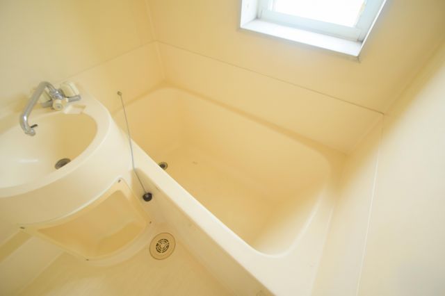 バス・シャワールーム　コンパクトだけど機能性バッチリ。シンプルライフに十分のお風呂