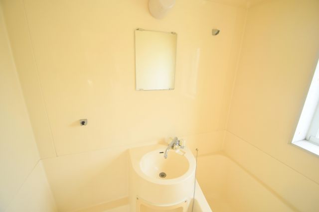 洗面設備　シンプルな洗面所です。