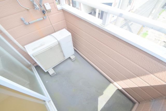 バルコニー　心地よい風が吹くバルコニー。洗濯物もよく乾きそうです。
