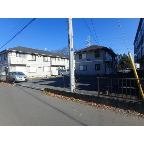 駐車場　駐車場があるので、車を買う予定の方も安心です