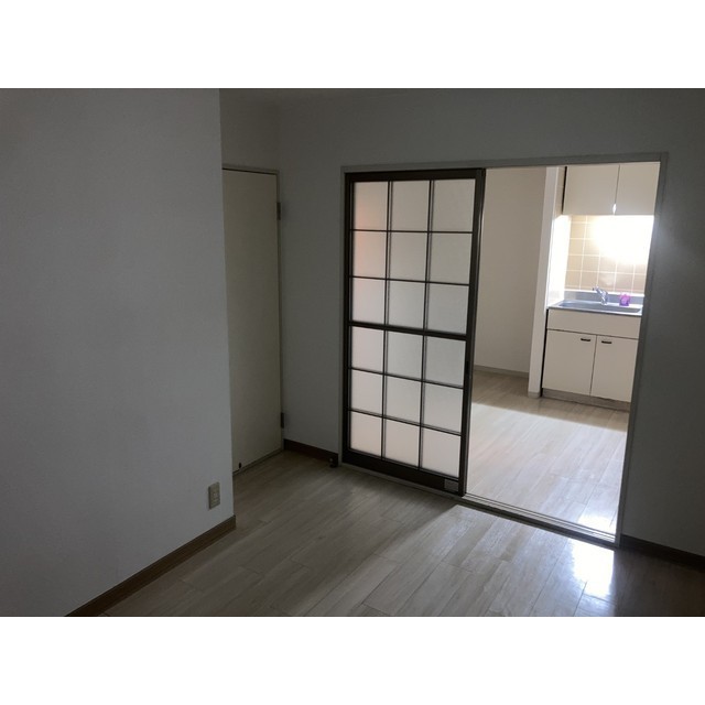 居室・リビング　こちらのリビングで趣味の時間をお楽しみください