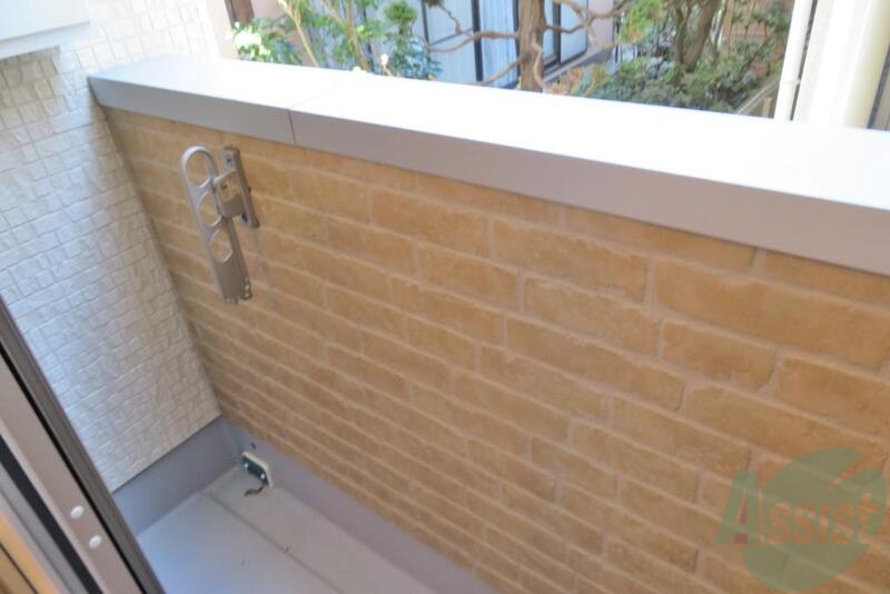 バルコニー　バルコニーは洗濯物がしっかり干せる広さがあります。