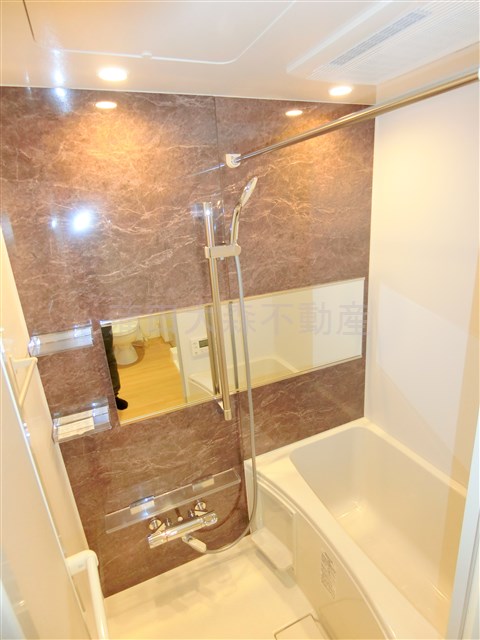 バス・シャワールーム　浴室乾燥機付きバスルーム　お風呂