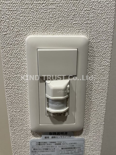 玄関　便利なセンサーライトです