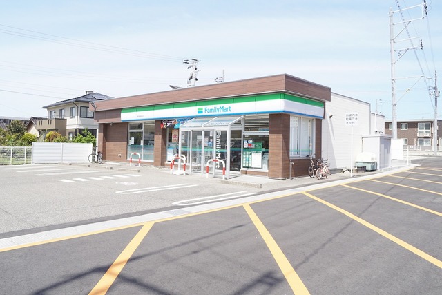 コンビニ　ファミリーマート新潟寺尾北店（コンビニ）まで545m