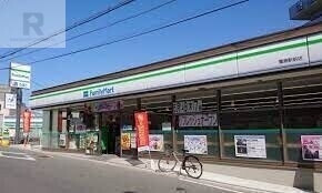 コンビニ　ファミリーマート萱島駅前店（コンビニ）まで479m