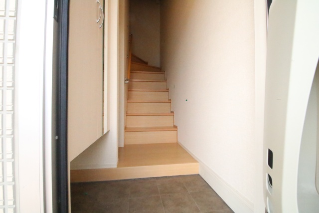 玄関　※別室の参考写真の為、現況優先です。