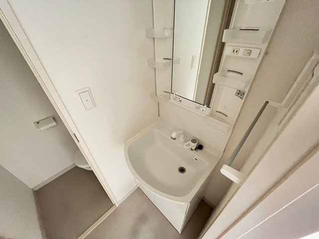 洗面設備　使いやすい洗面所です