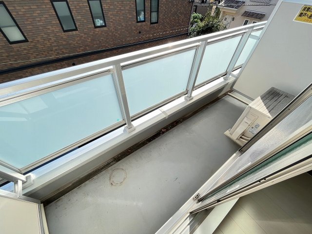 バルコニー　陽当たり良好なバルコニーです