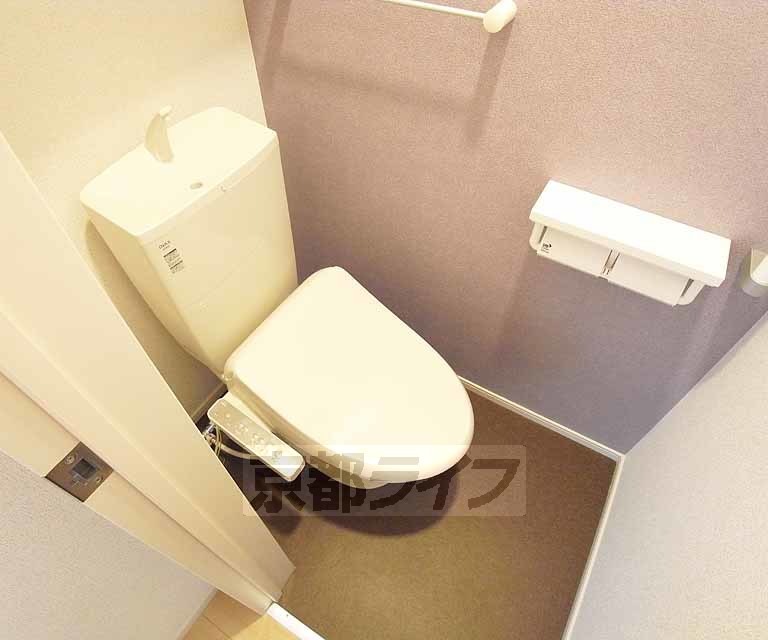 トイレ　温水洗浄便座付きで快適なトイレライフを。。。