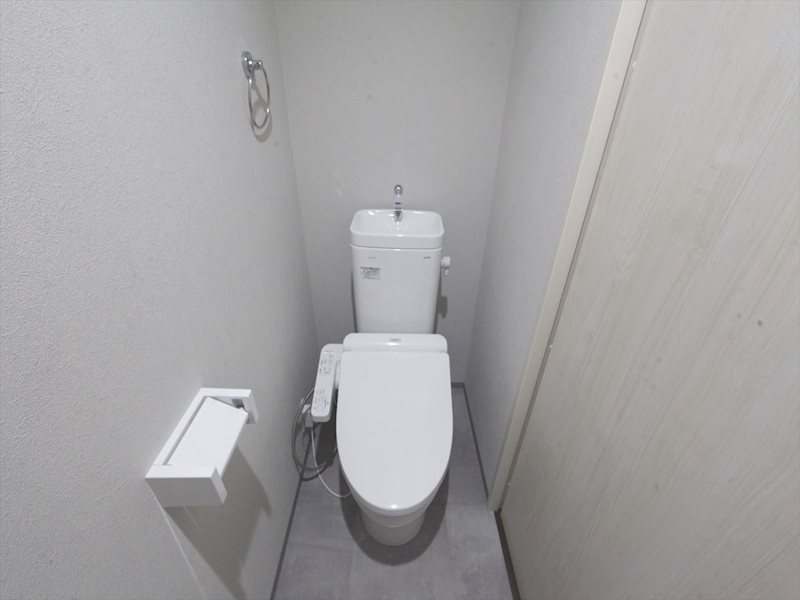 トイレ　温水洗浄暖房便座付トイレ