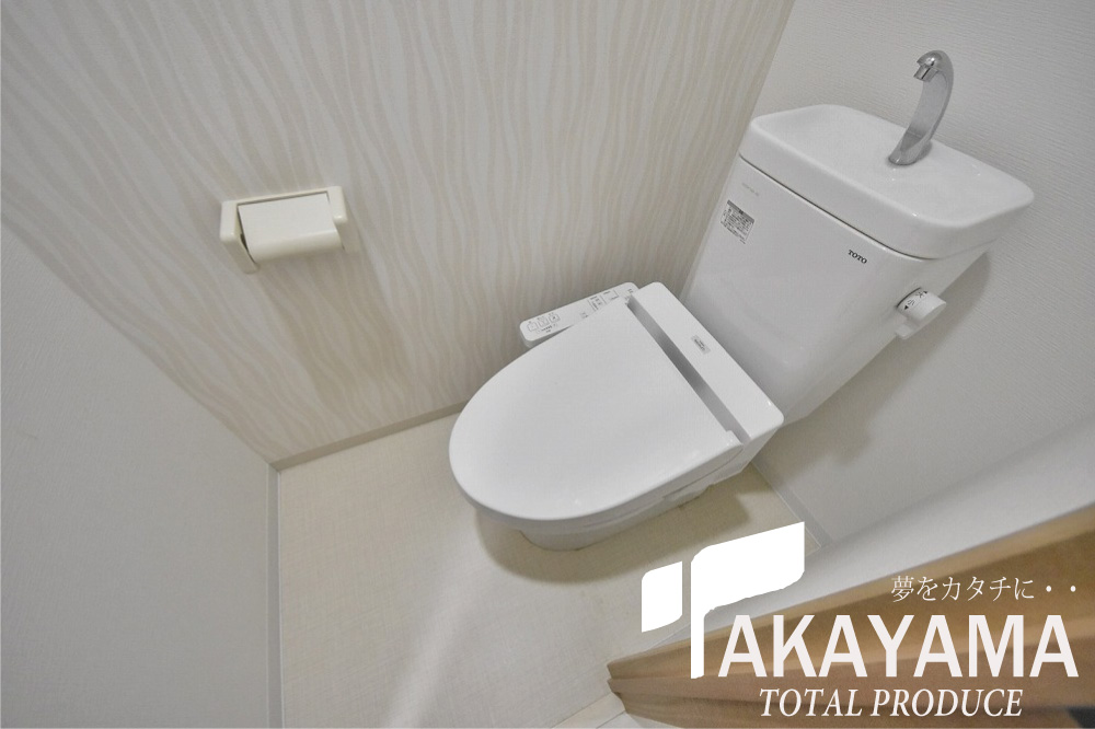 洗面設備　トイレ、ウォシュレット＆収納棚付きの清潔感あるトイレです★