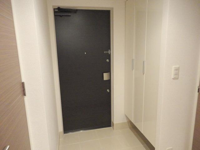 玄関　※別部屋の参考写真です。