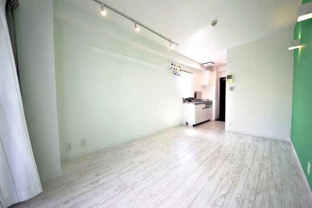 その他部屋・スペース　★窓が多く風通しの良いお部屋です★