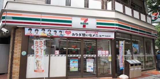 コンビニ　セブンイレブン 西日暮里六丁目店（コンビニ）まで53m