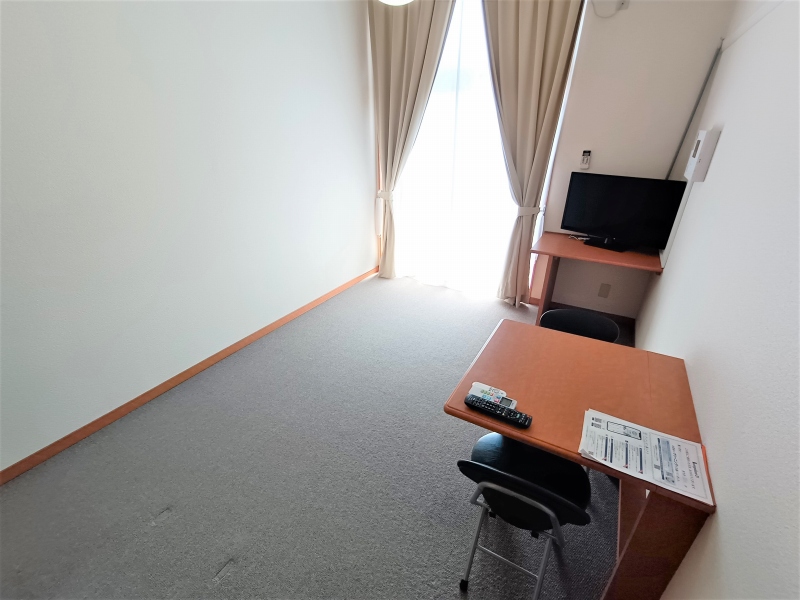 居室・リビング　家電・家具付きのお部屋です。