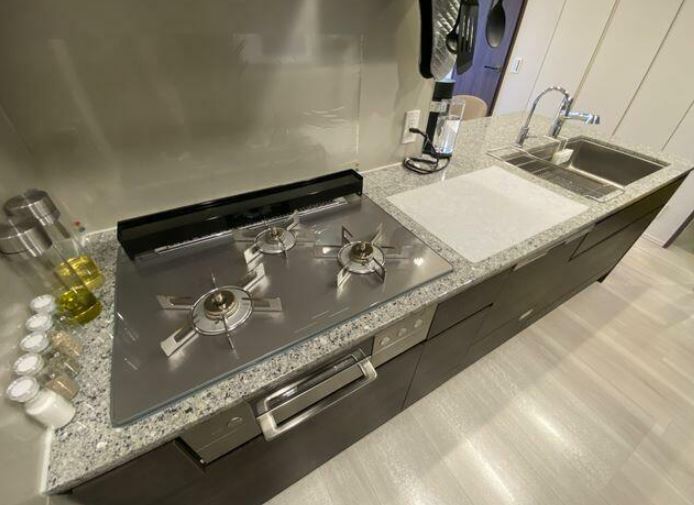 キッチン　別タイプ部屋　参考写真です