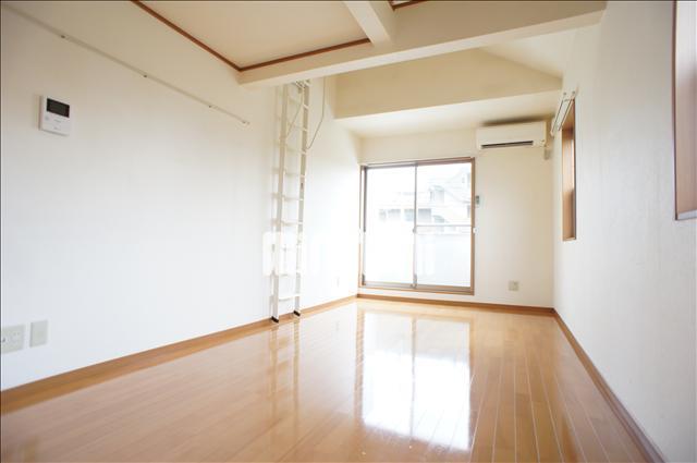 居室・リビング　ロフト付き８．６帖のお部屋です