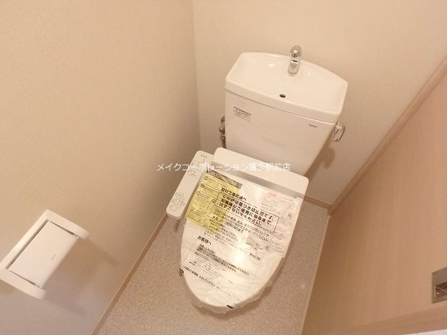 トイレ　※写真は棟内別部屋参考写真