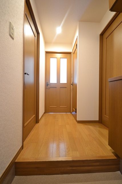 玄関　※別号室の参考写真