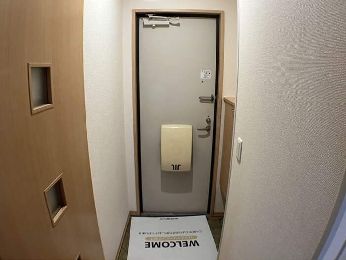 玄関　室内写真は別部屋の写真です。