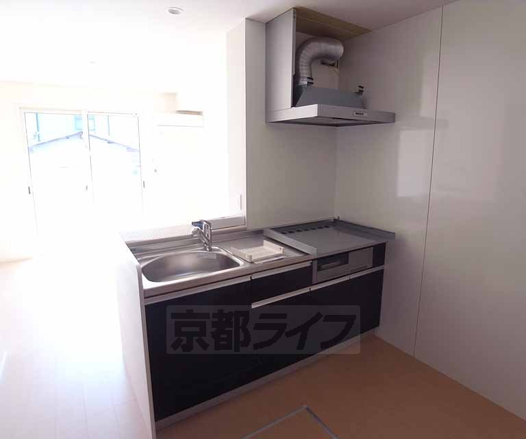 キッチン　３口のＩＨコンロ。