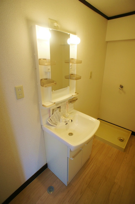 洗面設備　※同マンション別間取りのお部屋です