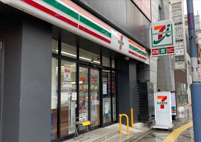 コンビニ　セブンイレブン（コンビニ）まで599m