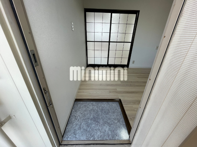 玄関　※室内写真は反転タイプサンプル別室サンプル写真。