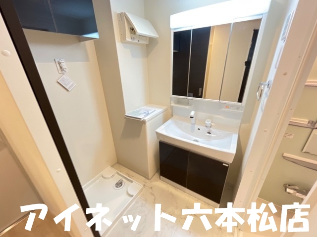 洗面設備　朝の支度にいかがでしょうか。