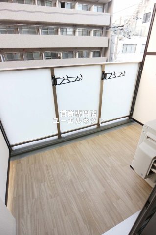 バルコニー　バルコニー付きで採光＆風通し良好！