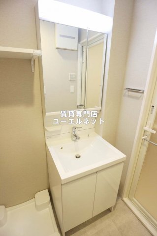 洗面設備　清潔感ある独立洗面台で毎日気持ちよく♪