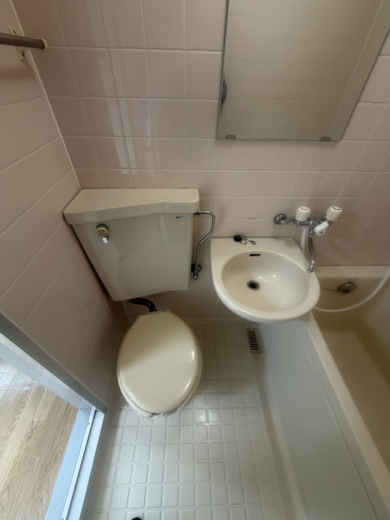 トイレ　写真はイメージです。色仕様は現況優先になります。