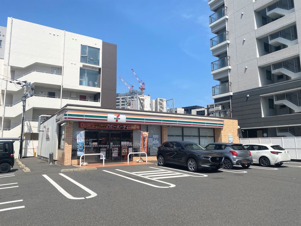 コンビニ　セブンイレブン鹿児島中洲通り店（コンビニ）まで300m