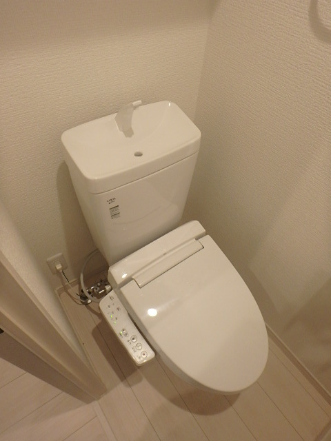 トイレ　機能付きのトイレで毎日快適な事間違い無しですね