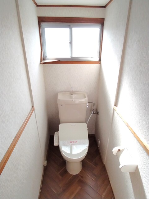 トイレ　★トイレは嬉しい洗浄機能付き便座です♪★