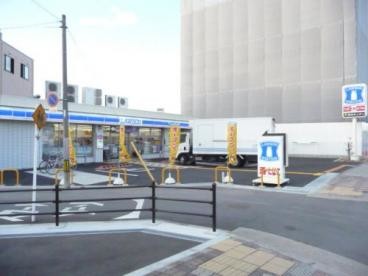 コンビニ　ローソン 阪急崇禅寺駅前店（コンビニ）まで180m