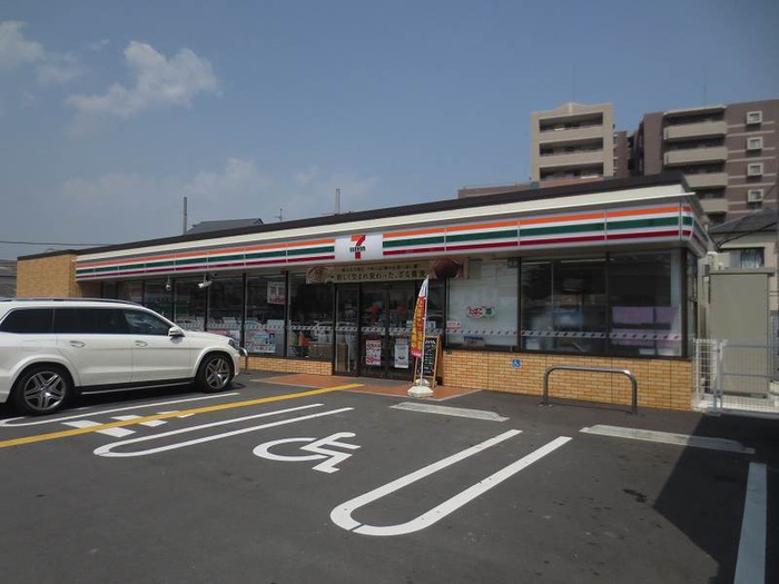 コンビニ　セブンイレブン（コンビニ）まで500m
