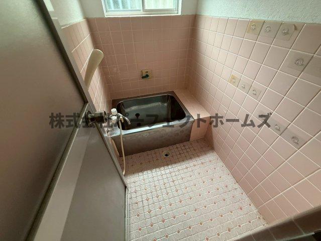 バス・シャワールーム　コンパクトで使いやすいお風呂です
