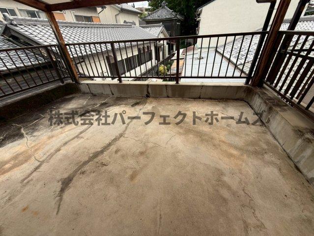 バルコニー　開放的で明るい空間を演出してくれるバルコニーです