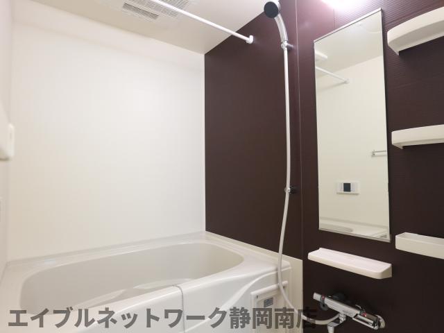 バス・シャワールーム　お風呂で日々の疲れを落としましょう