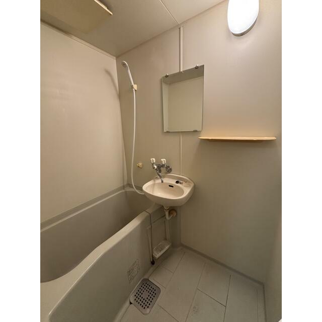バス・シャワールーム　※別部屋参考画像、バストイレ同室になります。