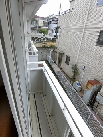 バルコニー　バルコニーは南西向きなので、お洗濯物はお昼からでも乾きそう♪