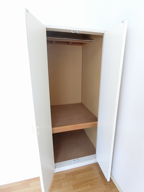 収納　洋室6.2帖のお部屋にあるクローゼットです♪大切なお洋服もし