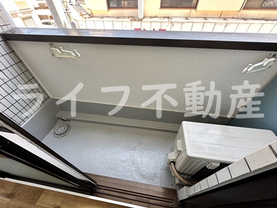 バルコニー　陽当たり良好なバルコニーです