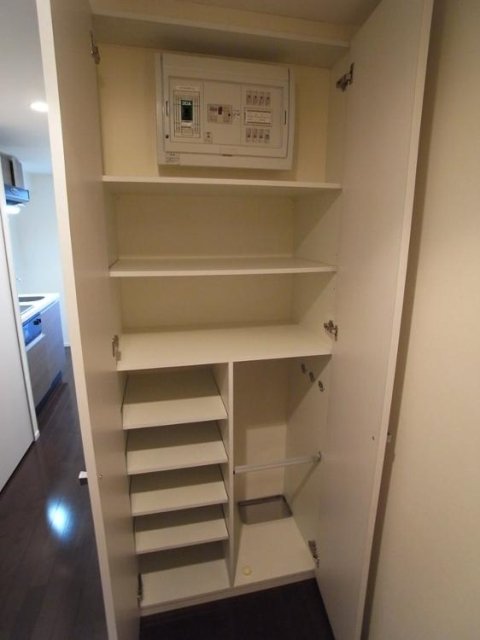 その他　靴入