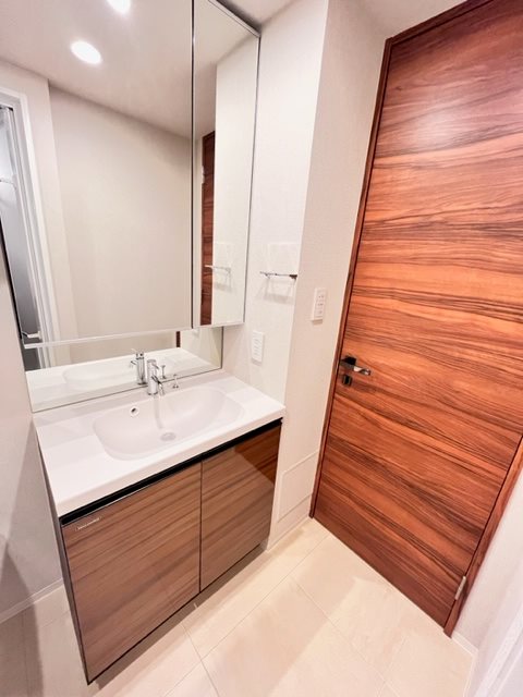 洗面設備　同建物内、別のお部屋の参考写真になります。
