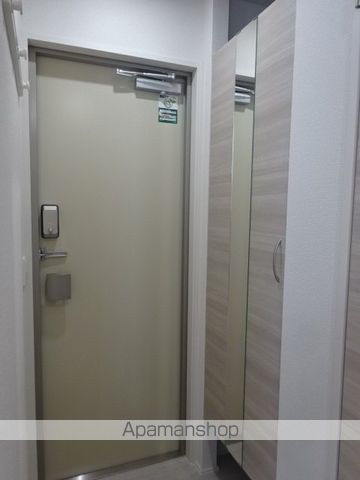 ロイヤルステージ横浜町の玄関写真